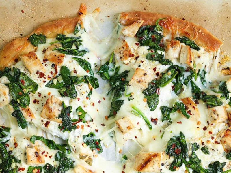 Roasted Garlic, Chicken and Spinach White Pizza