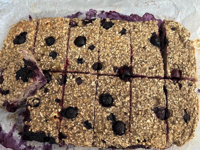 Baked Banana Oatmeal Cups with Blueberries