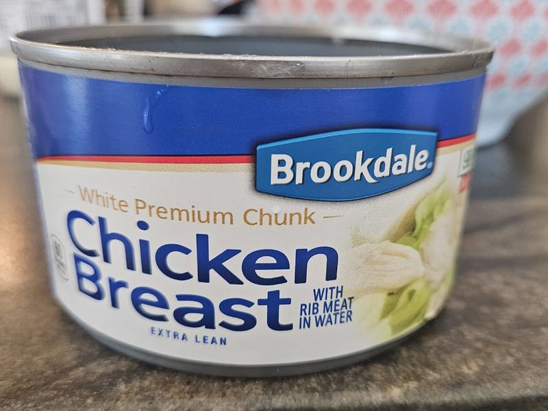 Extra Lean Chicken Breast with Rib Meat in Water, White Premium Chunk