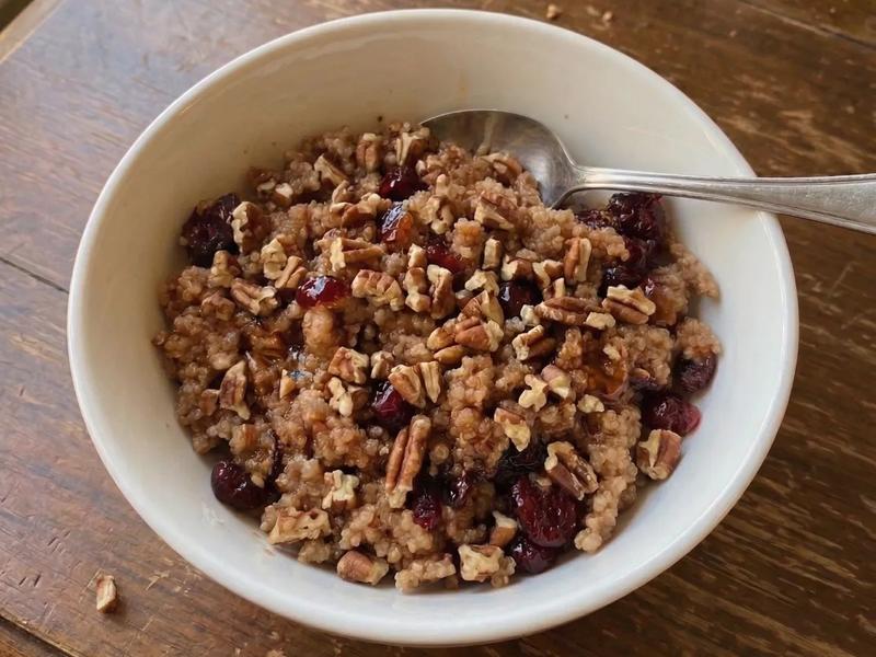 Quinoa Cinnamon Breakfast Bowl