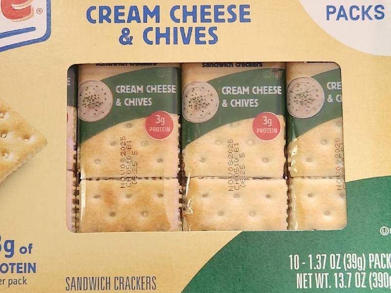 Sandwich Crackers, Cream Cheese & Chives