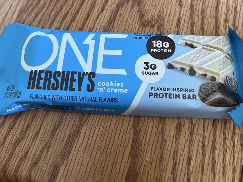 Hershey's Cookies 'n' Creme Flavored Inspired Protein Bar