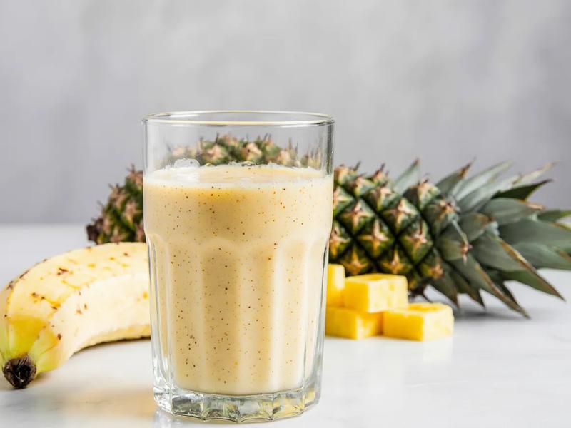 Pineapple, Flax, and Banana Smoothie