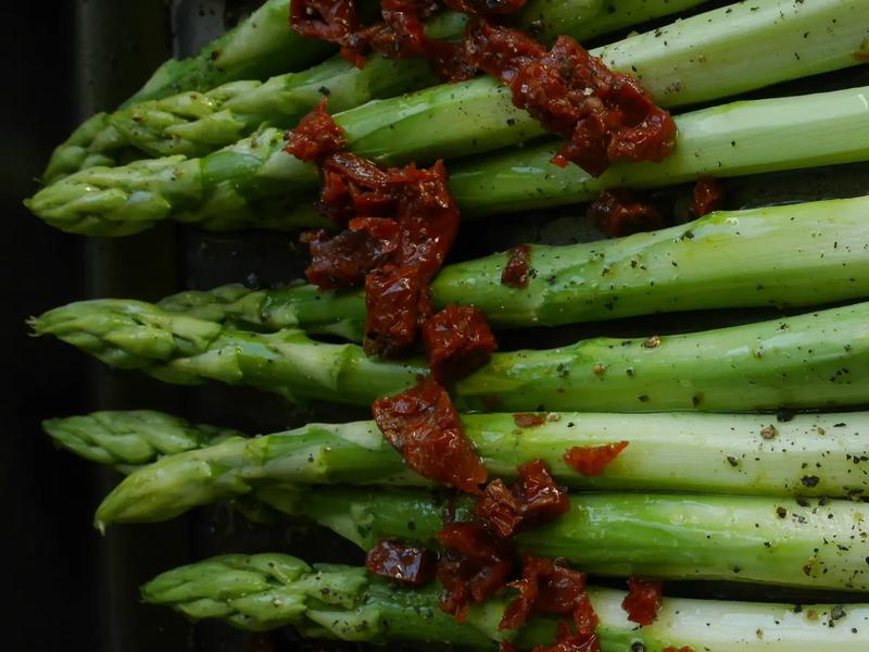 Sautéed Asparagus with Sun-Dried Tomatoes