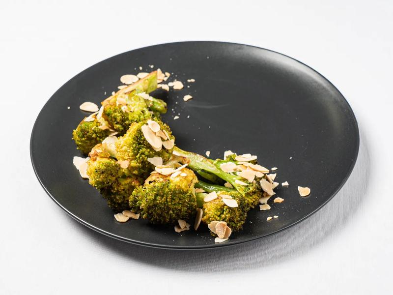 Stir-Fried Broccoli with Almonds and Ginger
