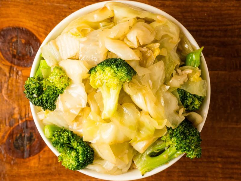 Stir-Fried Cabbage and Broccoli
