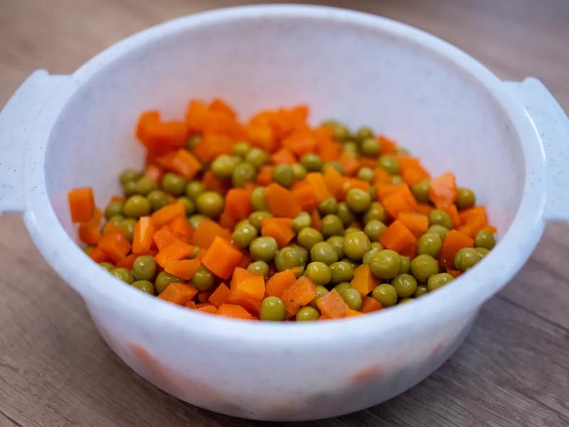 Sautéed Carrots and Peas with Dill