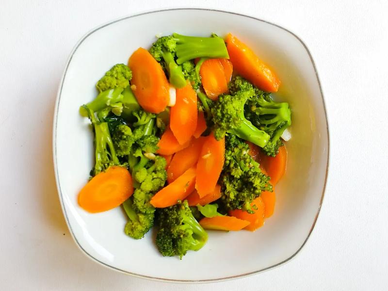 Stir-Fried Broccoli and Carrots