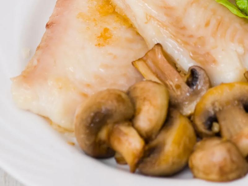 Pan-Seared Cod with Sautéed Mushrooms
