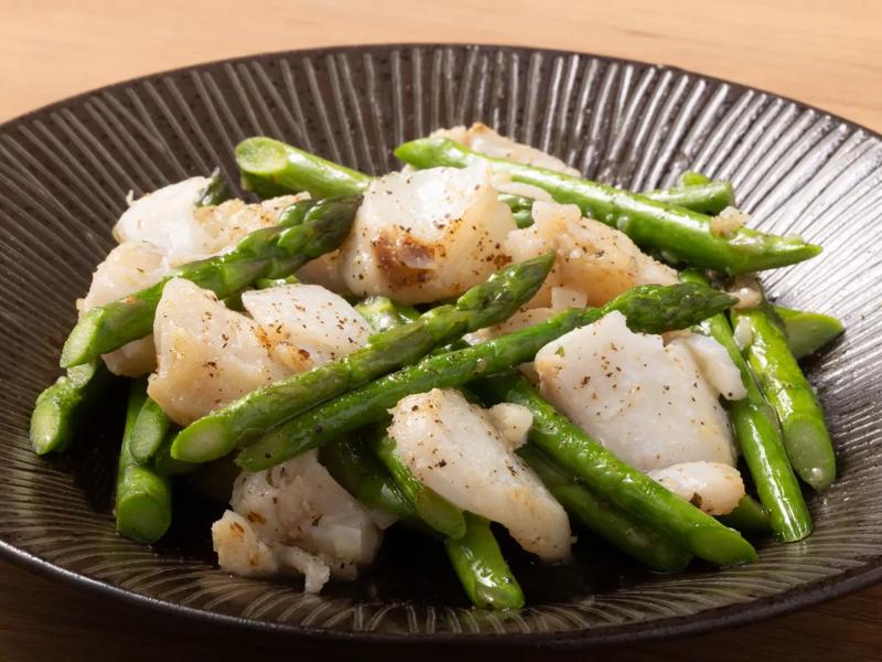 Cod with Garlic Asparagus
