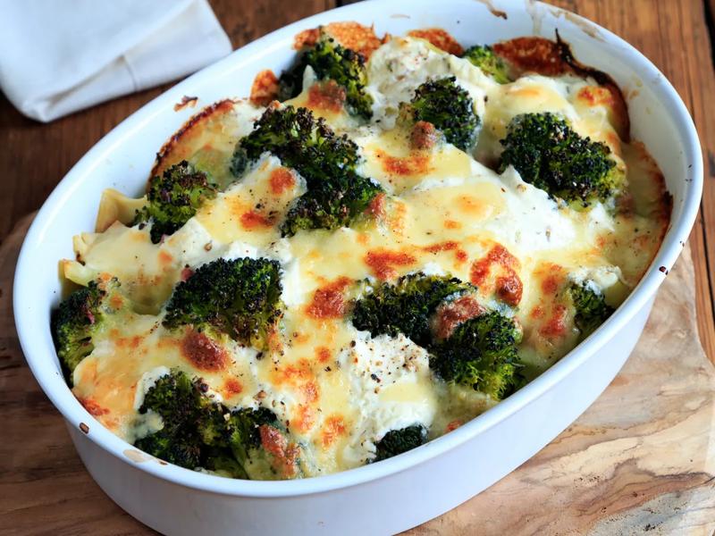 Creamy Broccoli and Cheddar Cheese Bake