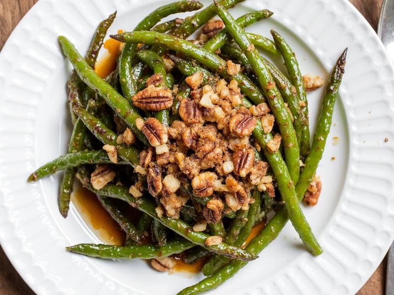 Maple Cinnamon Glazed Green Beans with Pecans