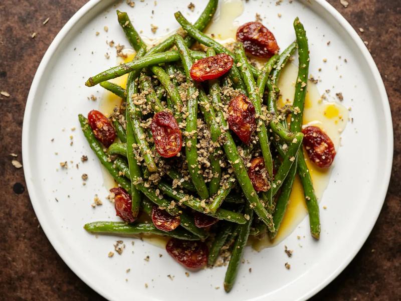 Sautéed Green Beans with Sun-Dried Tomatoes