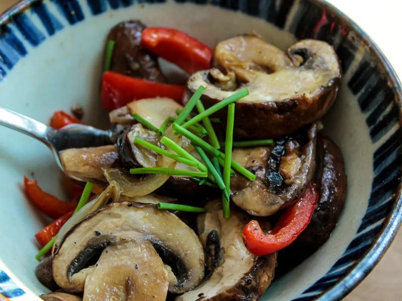 Stir-Fried Mushrooms with Bell Pepper