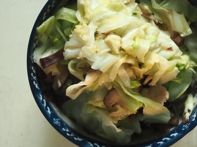Stir-Fried Cabbage and Mushrooms