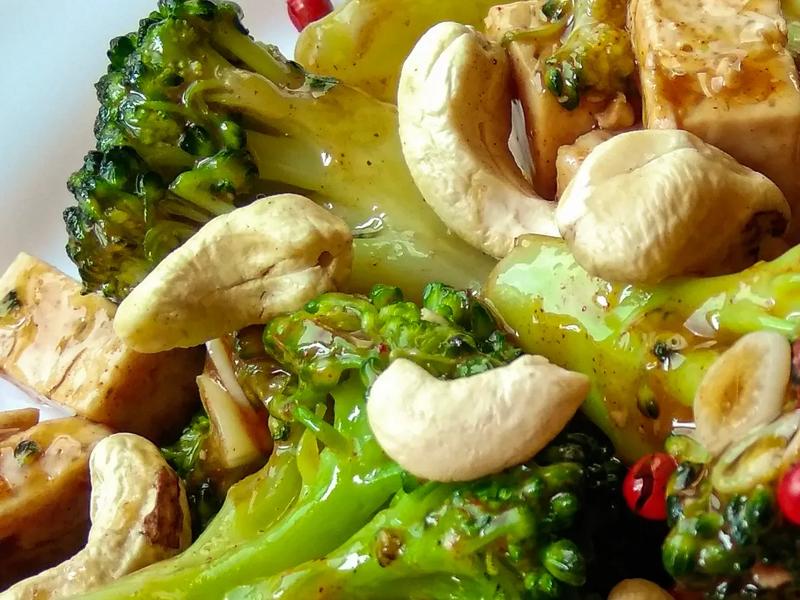 Stir-Fried Tofu with Broccoli and Cashews