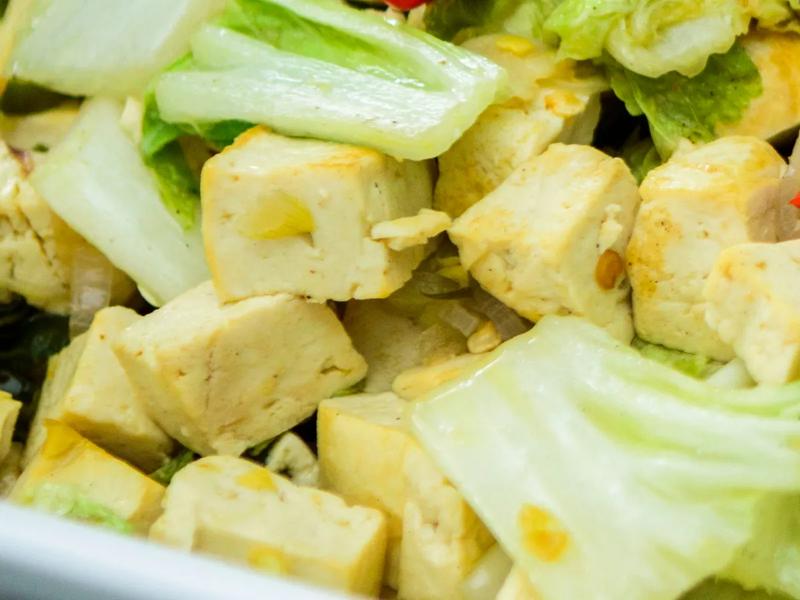 Stir-Fried Tofu and Cabbage