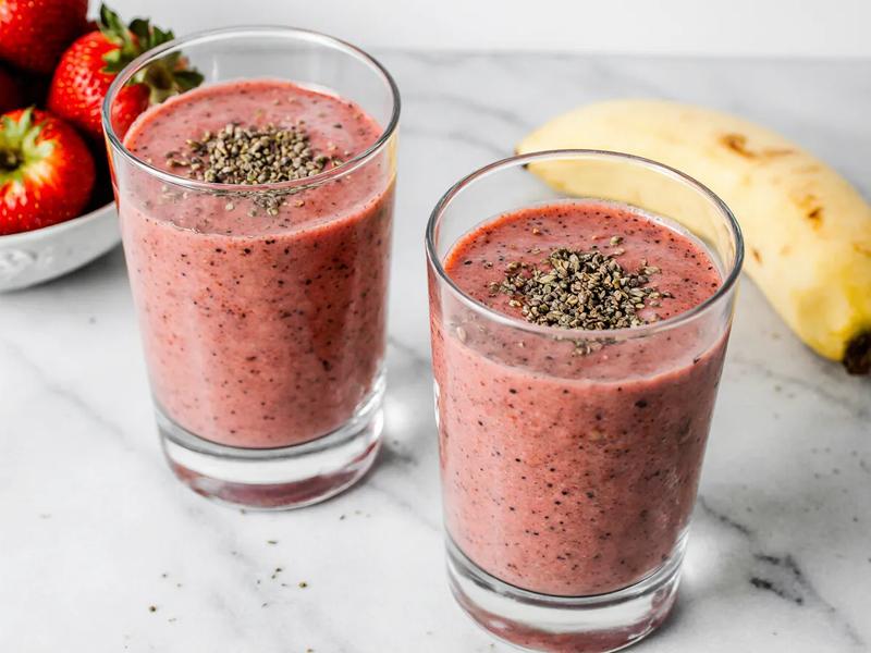 Apple, Strawberry, and Flax Smoothie