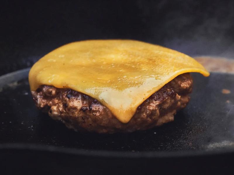 Keto Bacon Cheeseburger