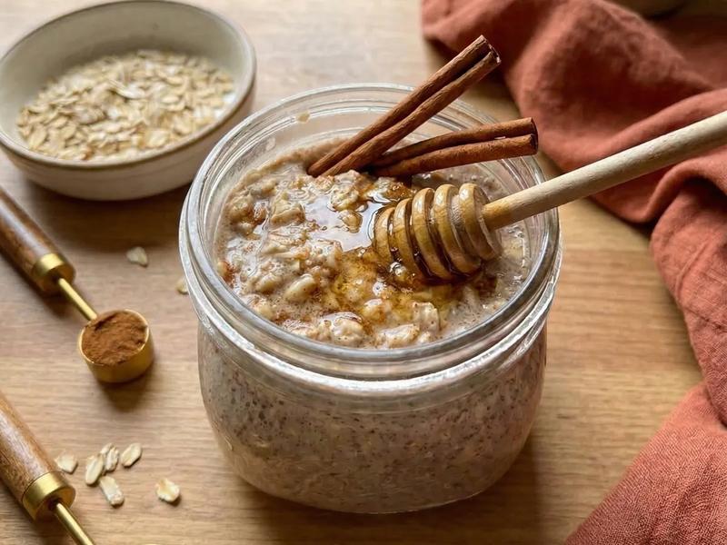 Overnight Chilled Honey-Cinnamon Oats