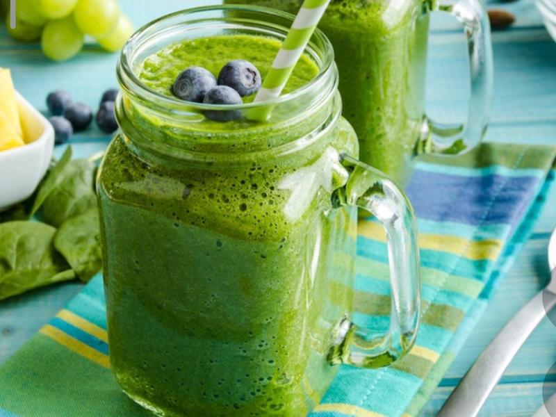 Blueberry, Spinach, and Yolk Protein Smoothie