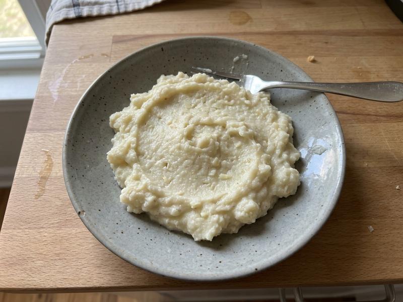 Garlic and Cream Cheese Cauliflower "Mashed Potatoes"