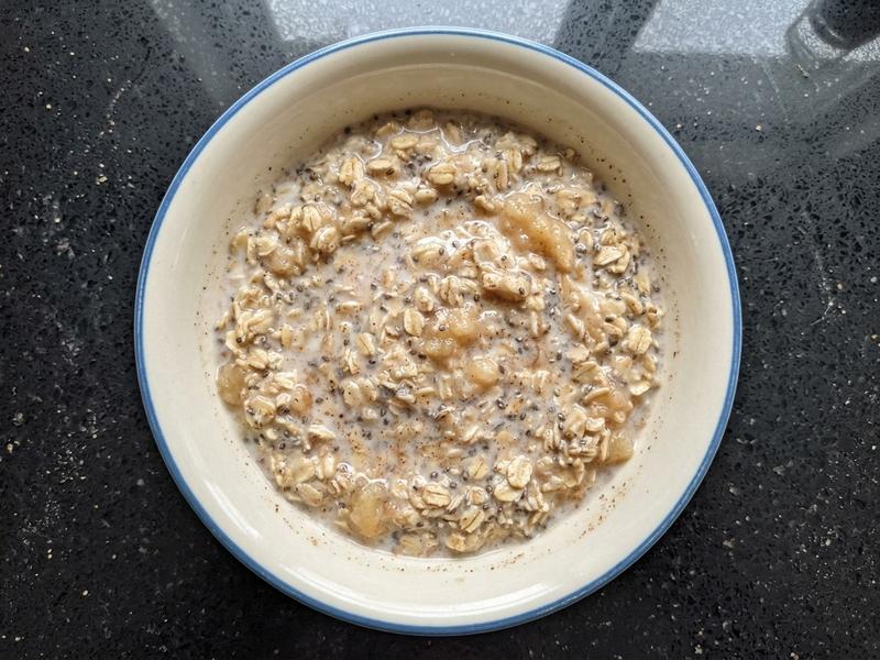 Overnight Apple Cinnamon Oatmeal