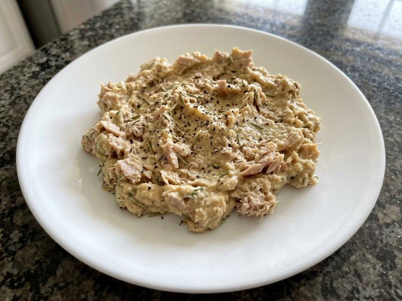 Tuna and Hummus