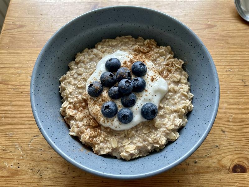 Cinnamon Porridge with Blueberries and Coconut Yogurt