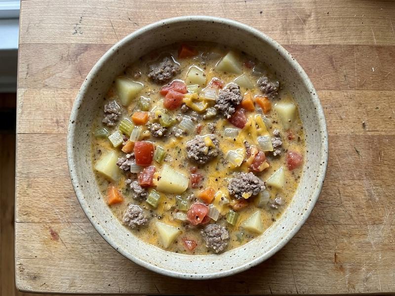 Skinny Hearty Cheeseburger Soup