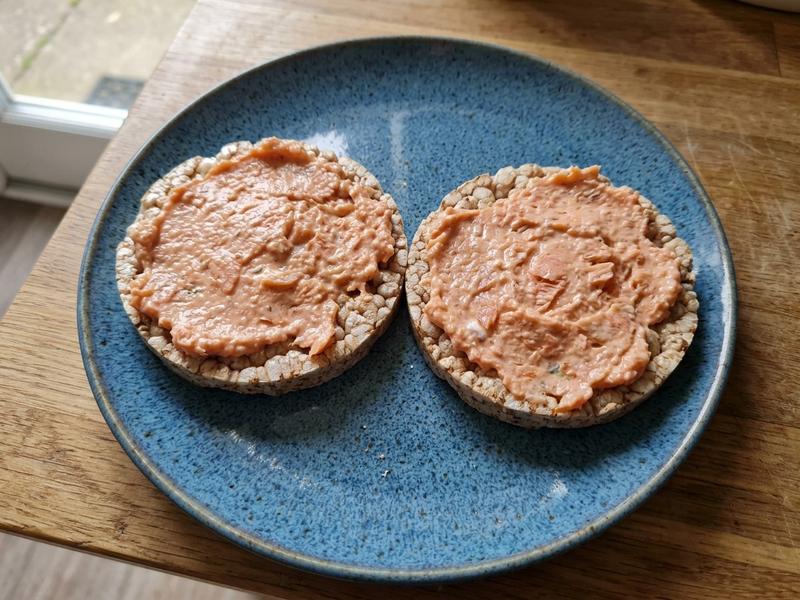 Smoked Salmon Pate & Rice Cakes