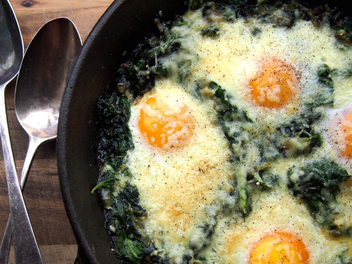 Poached Eggs in Spinach Recipe and Nutrition Eat This Much