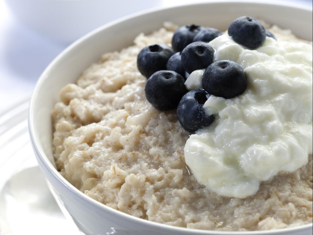 Cinnamon Porridge with Blueberries and Coconut Yogurt Recipe and