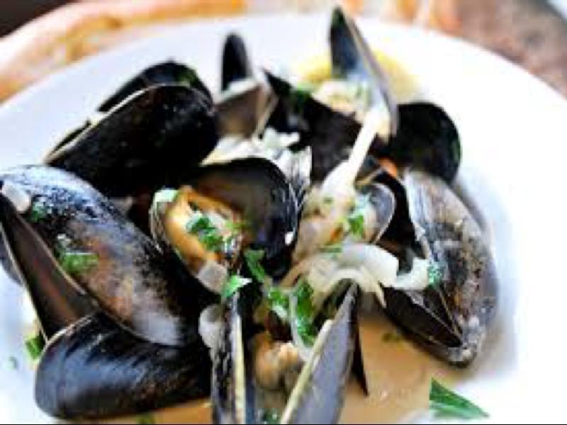 Steamed Mussels in White Wine Recipe and Nutrition Eat This Much