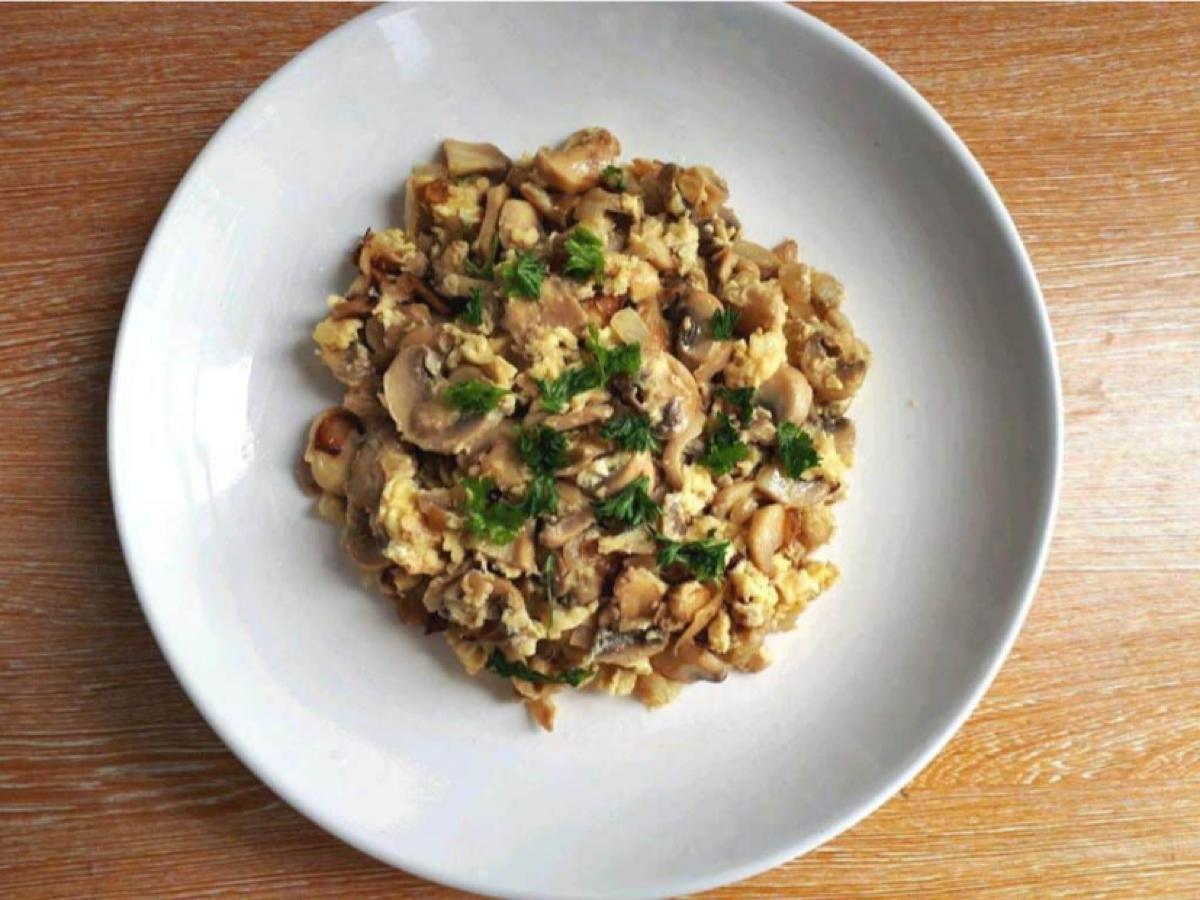 Scrambled Eggs With Mushrooms Recipe And Nutrition Eat This Much